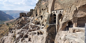 Gürcistan, Karadeniz’in doğu kıyısında, Güney Kafkasya’da yer alan ülkedir.
