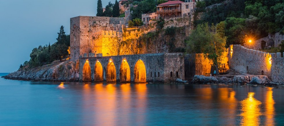 “Antalya’da Tatil Rüyası: Güneş, Deniz ve Tarihle Dolu Bir Kaçamak”