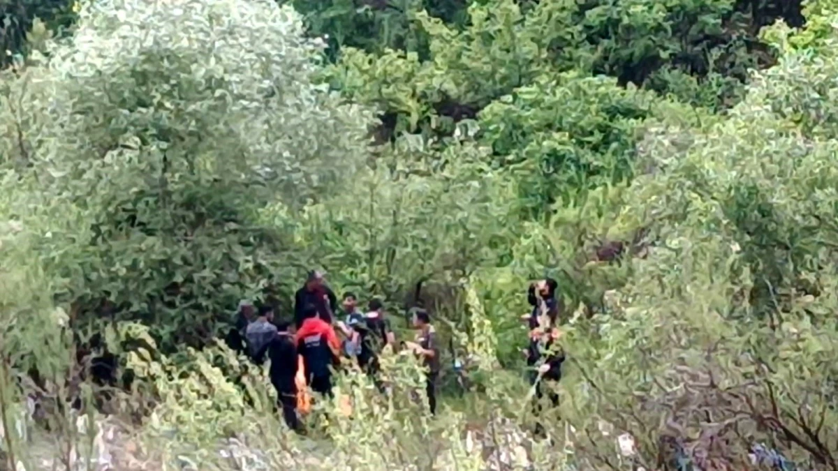 Hakkari’de Pancar Toplarken Yaralanan Kadın İçin Kurtarma Çalışmaları