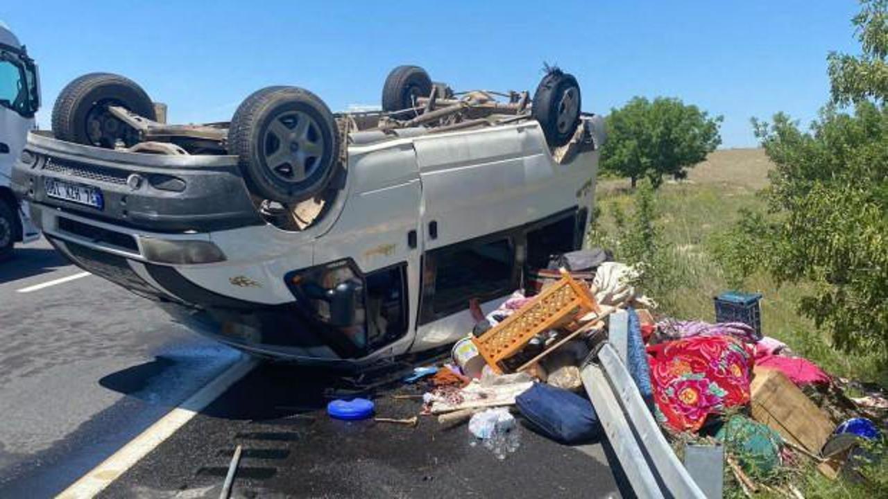 İşçileri taşıyan minibüs takla attı