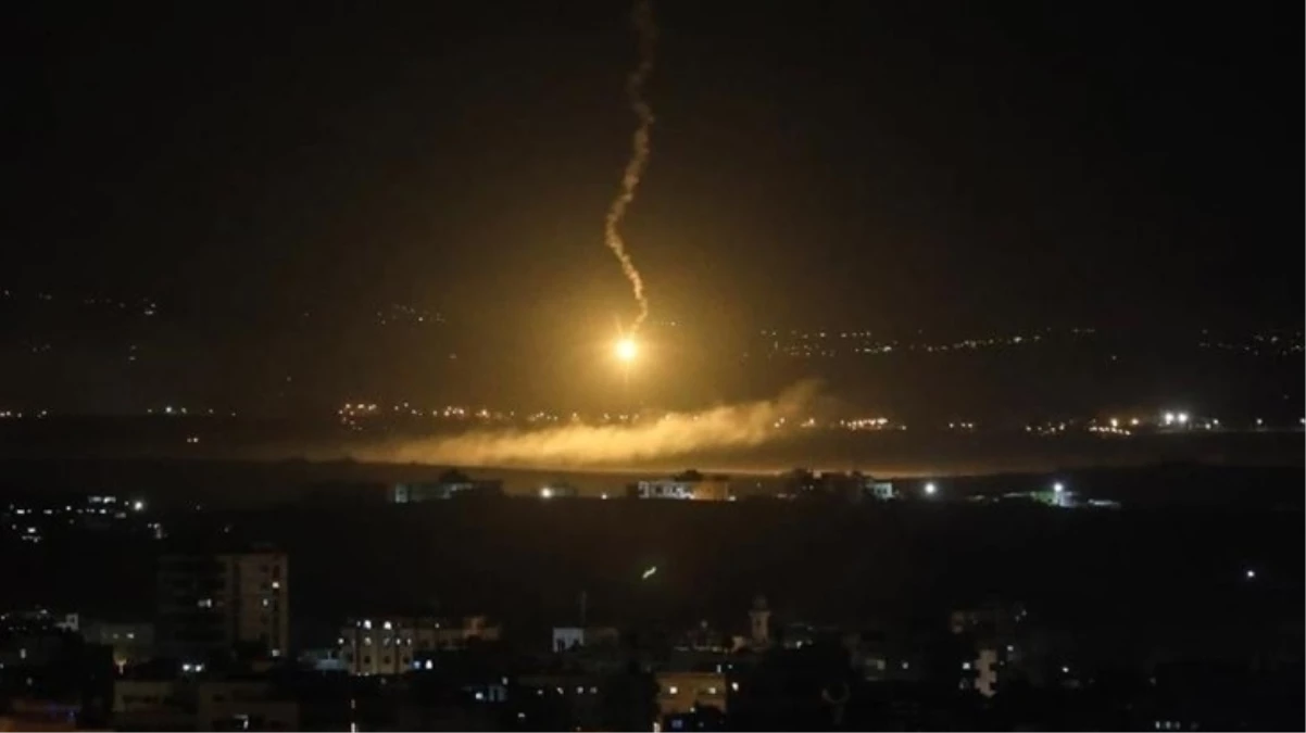 İsrail, Suriye’nin Humus kentindeki askeri havaalanını vurdu