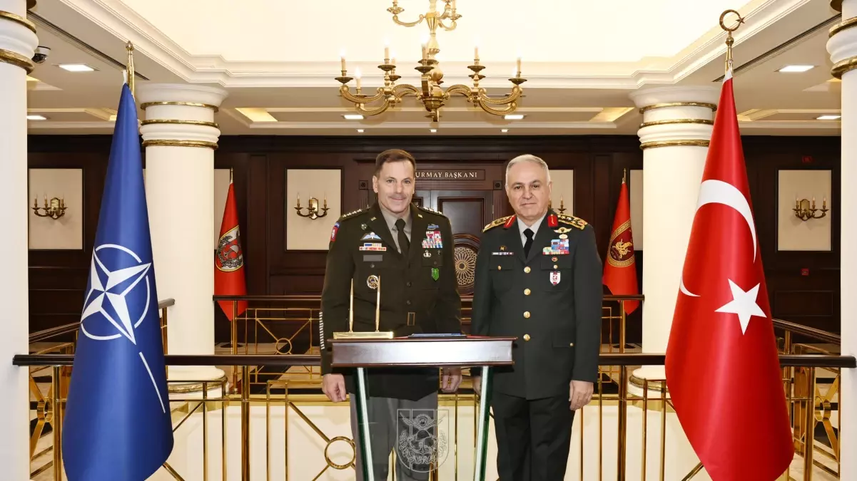 Orgeneral Metin Gürak, NATO Müttefik Kara Komutanı Donahue’u Kabul Etti