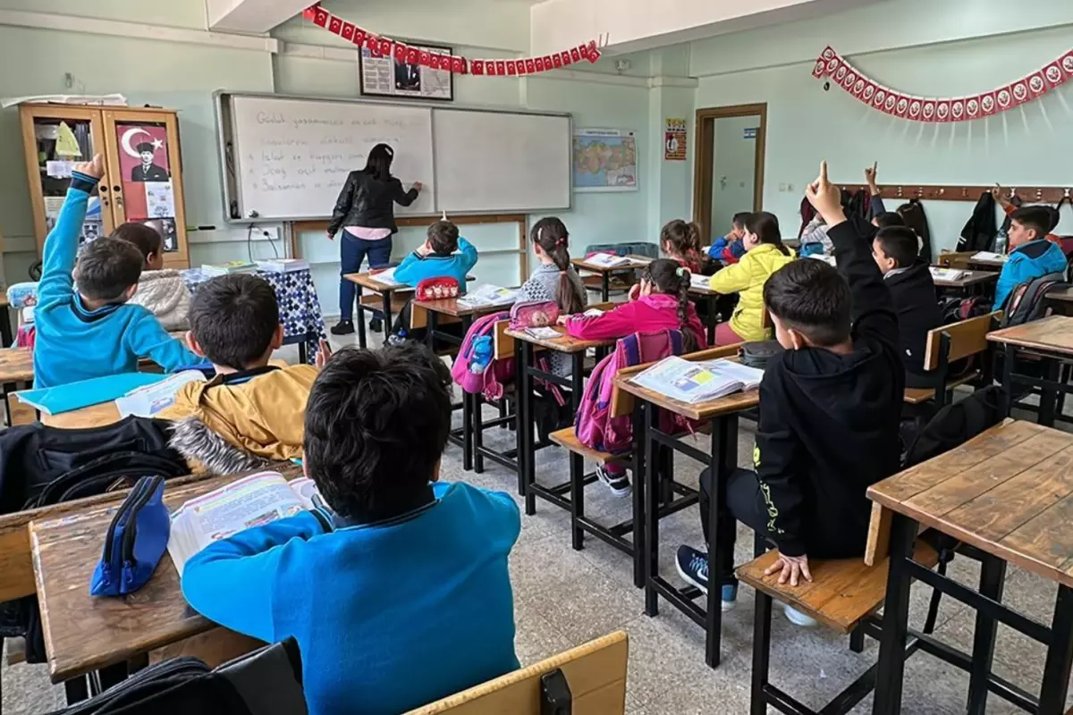 İstanbul’da okullar yarın saat 16.00’da kapanacak