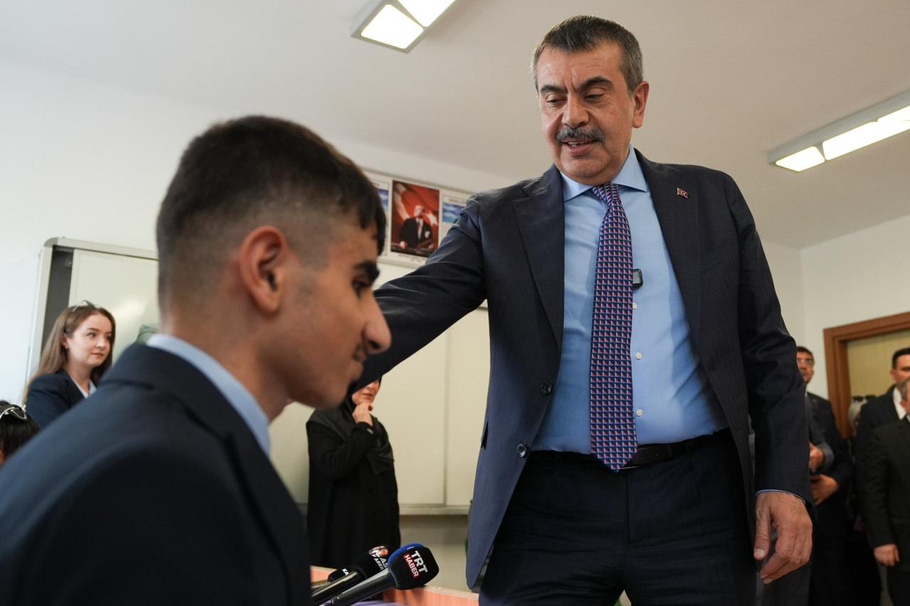 Bakan Tekin ve Bakan Göktaş'ın Kani Karaca Görme Engelliler İmam Hatip Lisesi'ne ziyareti