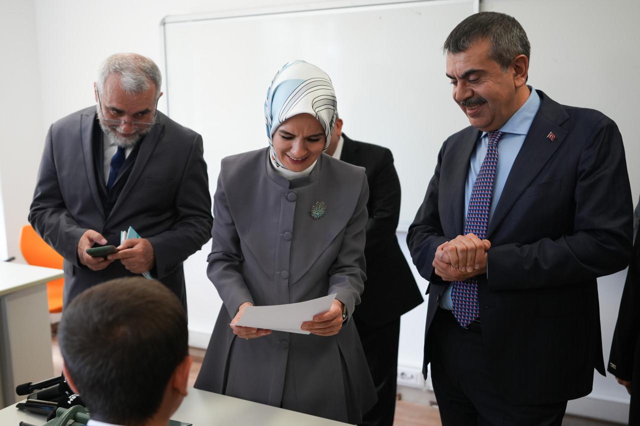 Bakan Tekin ve Bakan Göktaş'ın Kani Karaca Görme Engelliler İmam Hatip Lisesi'ne ziyareti