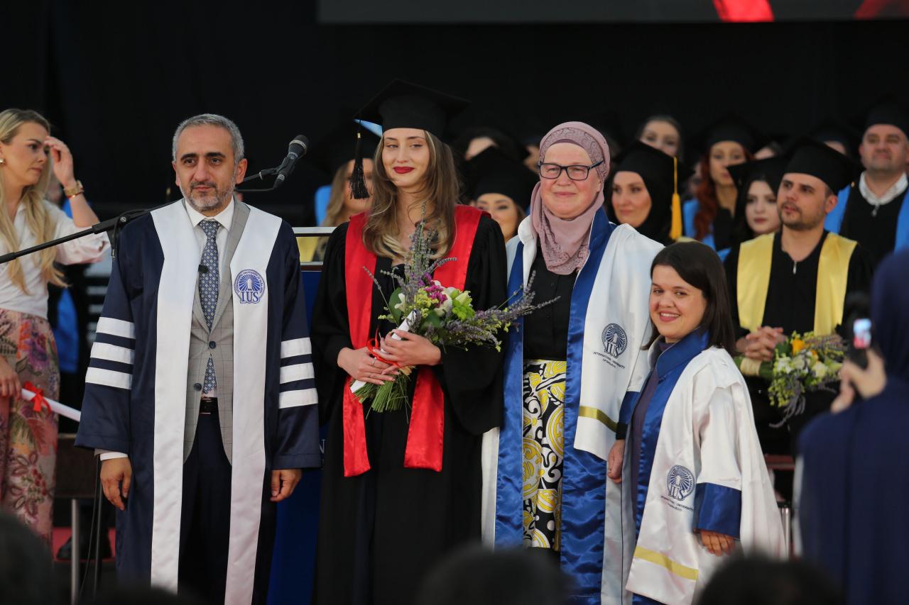 Uluslararası Saraybosna Üniversitesi 17. dönem mezunlarını verdi