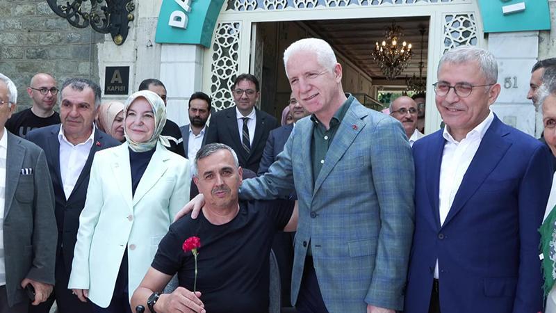 Vali Gül’den Darülaceze’ye bayram ziyareti