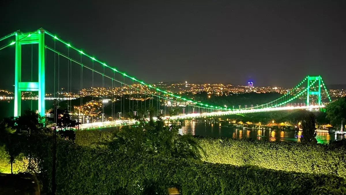 Fatih Sultan Mehmet Köprüsü, Skolyoz Farkındalık Günü’nde Yeşile Büründü