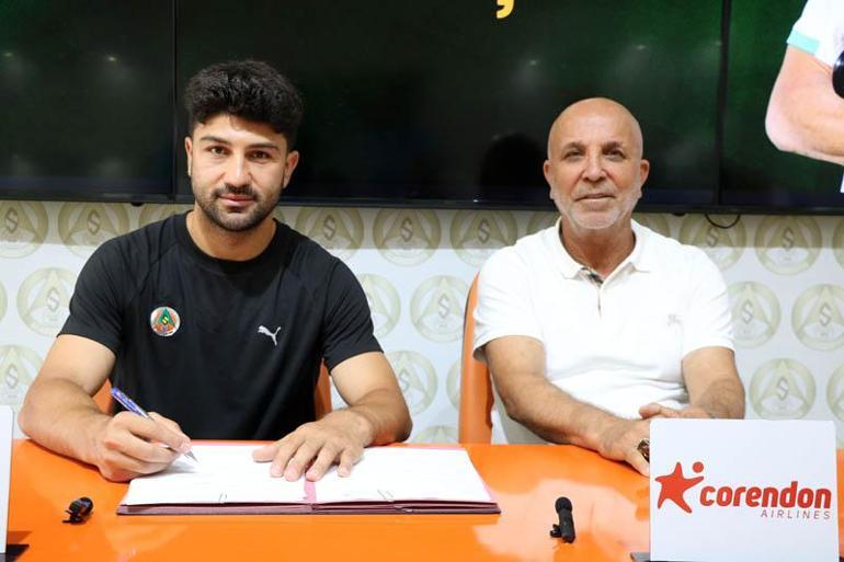 Alanyaspor'da 4 imza birden