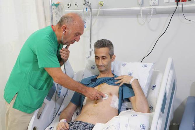 Kalbindeki balonlaşma nedeniyle 3’üncü kez ameliyat olan dünyadaki ilk hasta oldu