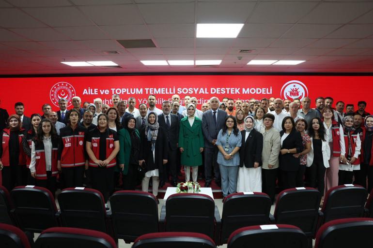 Bakan Göktaş, muhtarlarla bir araya geldi