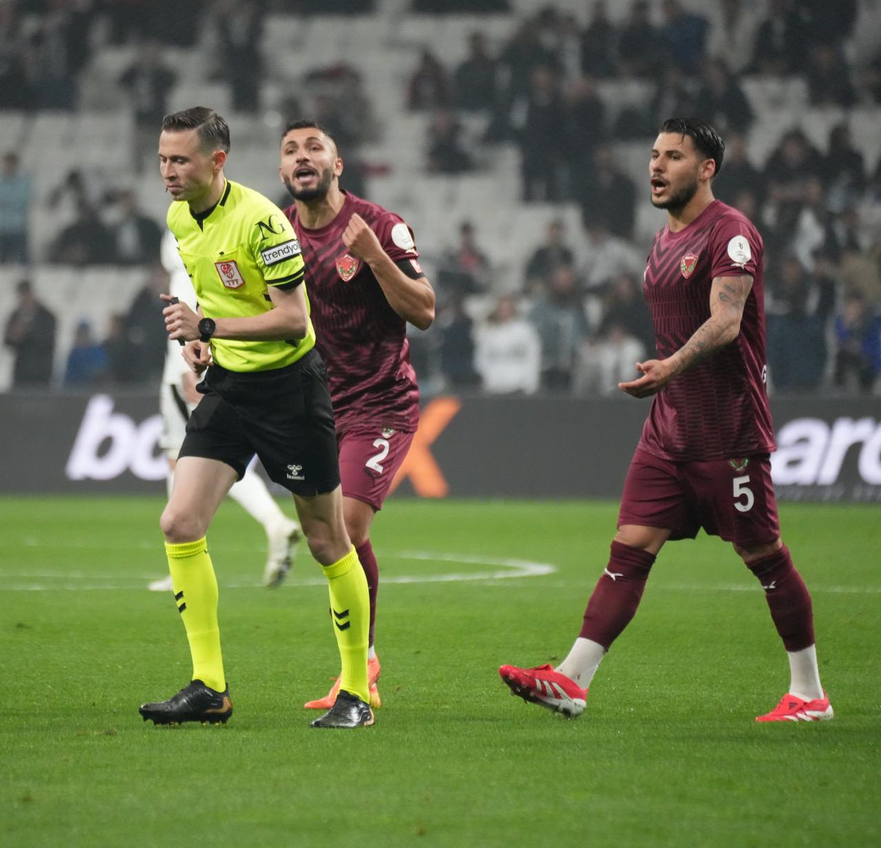 Kayserispor - Beşiktaş maçına genç hakem! Necip'ten bir yaş küçük