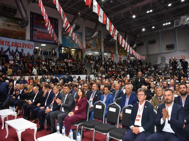 CHP İzmir İl Kongresi sona erdi: Çağatay Güç, yeni il başkanı seçildi