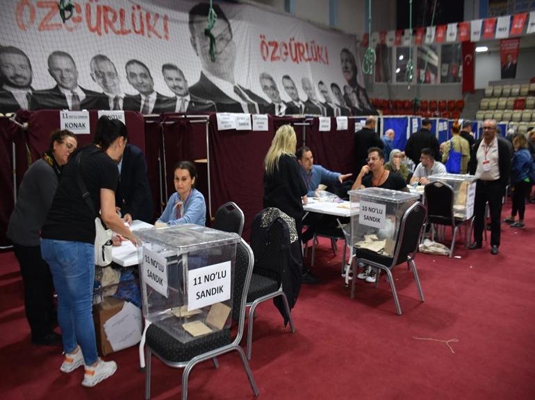 CHP İzmir İl Kongresi sona erdi: Çağatay Güç, yeni il başkanı seçildi