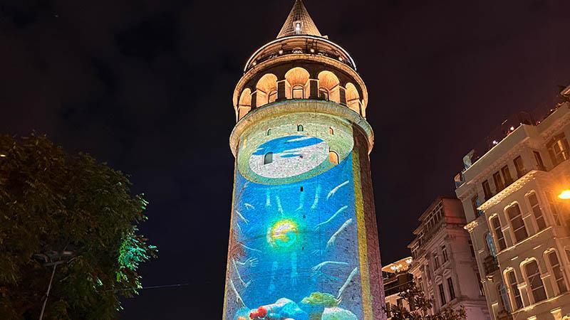 Galata Kulesi, Sıfır Atık Forumu kapsamında çevre temalı görsellerle aydınlatıldı