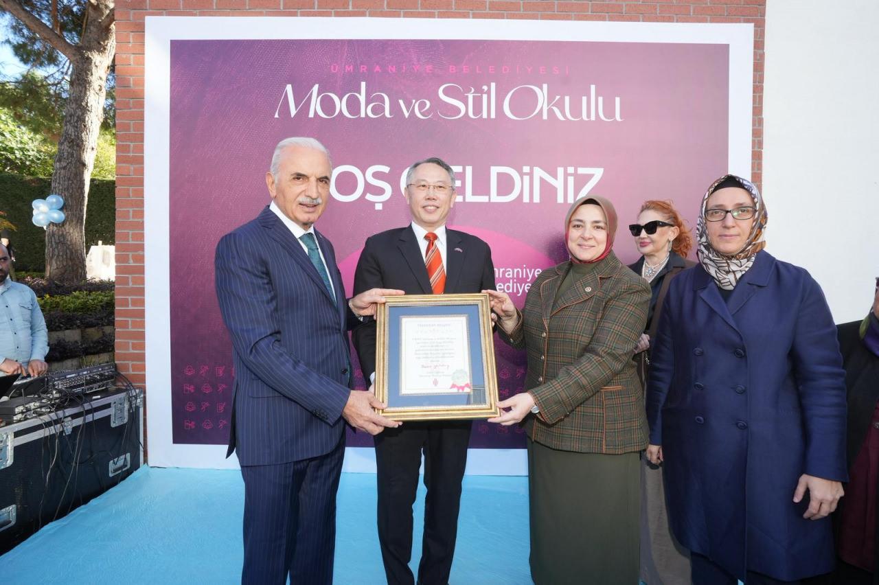 Ümraniye’de kadınların tasarım yolculuğu başlıyor: Moda ve Stil Okulu açıldı