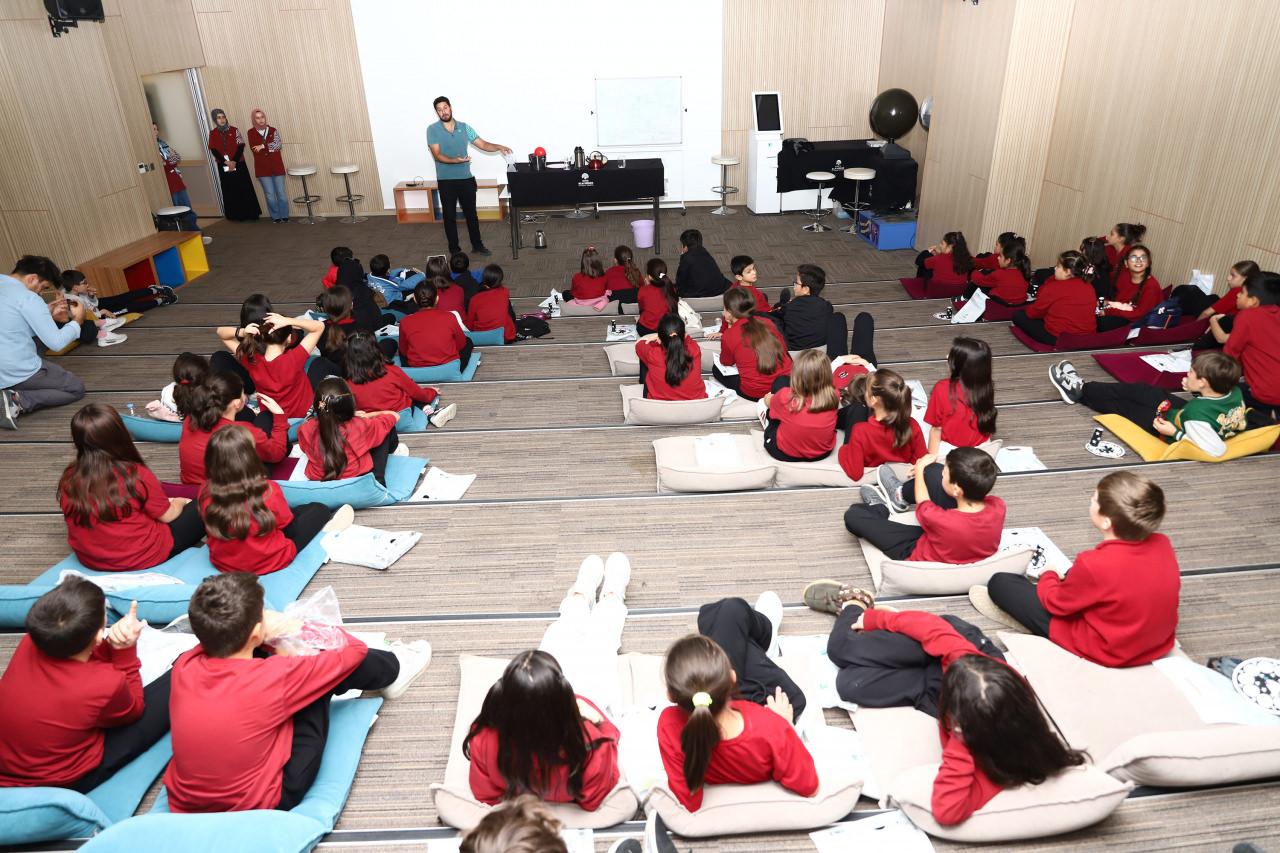 Konya Büyükşehir, 28 ilçeden 13 bin öğrenciyi bilimle buluşturuyor