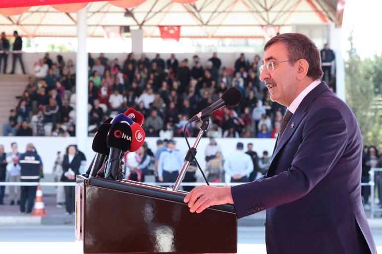 Cumhurbaşkanı Yardımcısı Yılmaz, KKTC'nin 42’nci yıl dönümü dolayısıyla düzenlenen törenlere katıldı