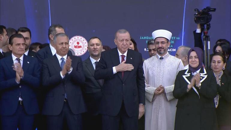 Cumhurbaşkanı Erdoğan: Bugün 9 bin 200 aracı daha sizlerin hizmetine veriyoruz
