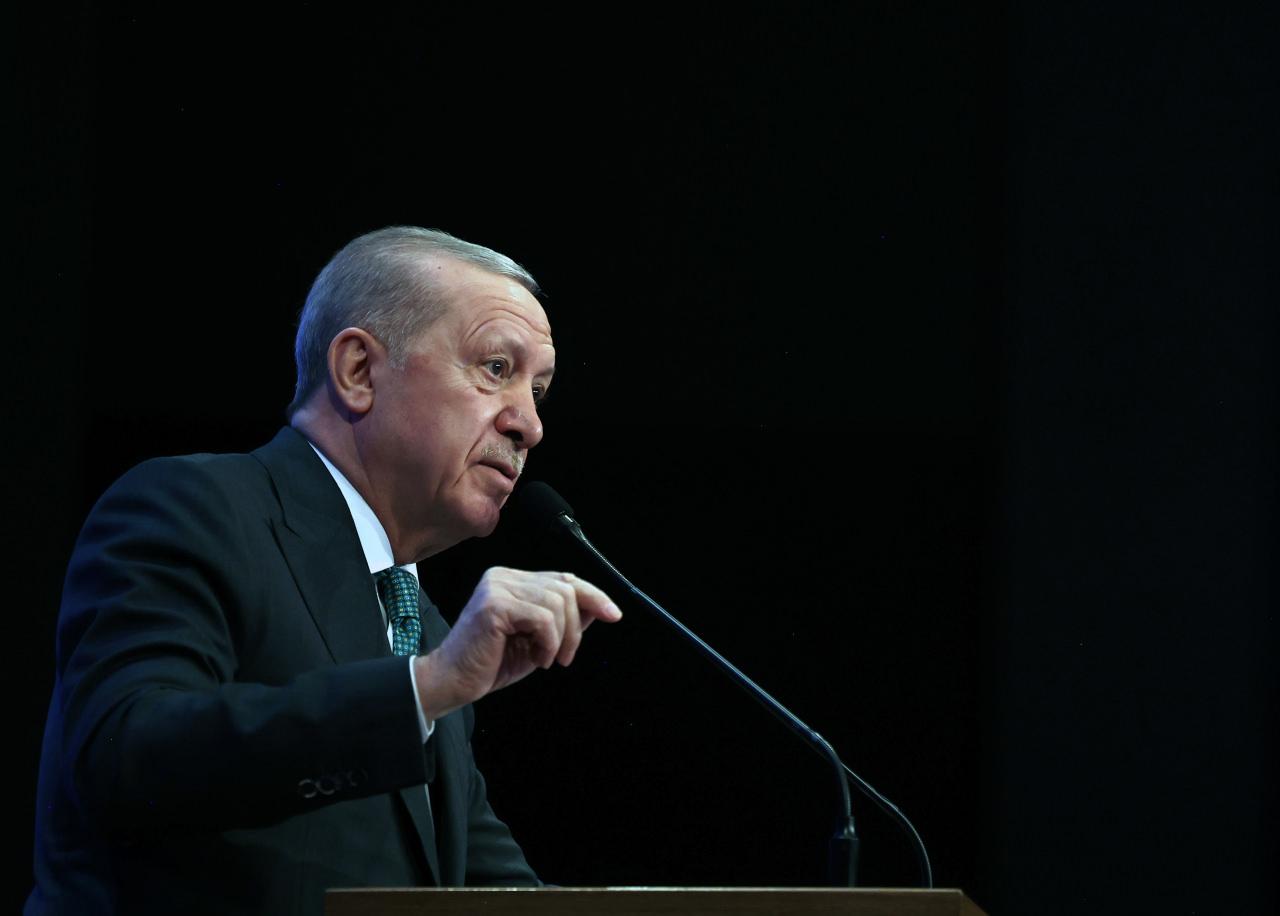 Cumhurbaşkanı Erdoğan'dan Özgür Özel'e sert tepki: Ya saldırganlaşıyor ya saçmalıyor