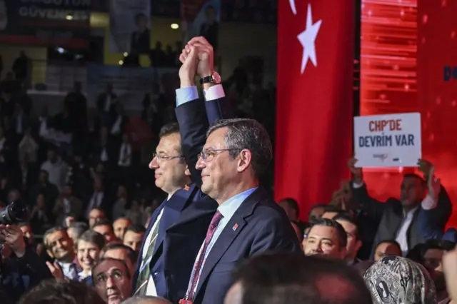 CHP'nin arka bahçesi KİPTAŞ evleri... Çalışmadan yatan maaşlar, oy karşılığı alınan evler