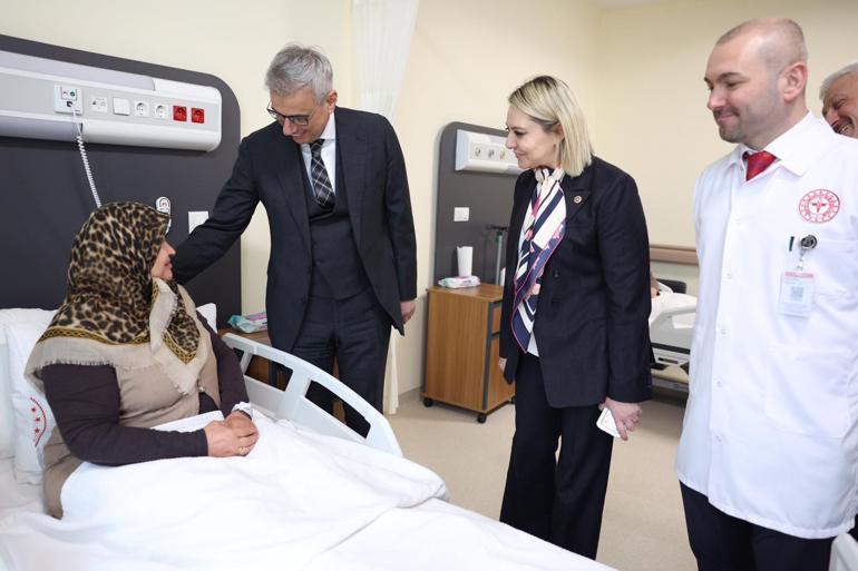 Bakan Memişoğlu: Bir buçuk milyon sağlık çalışanımız gece gündüz insanlarımıza hizmet etmek için çalışıyor