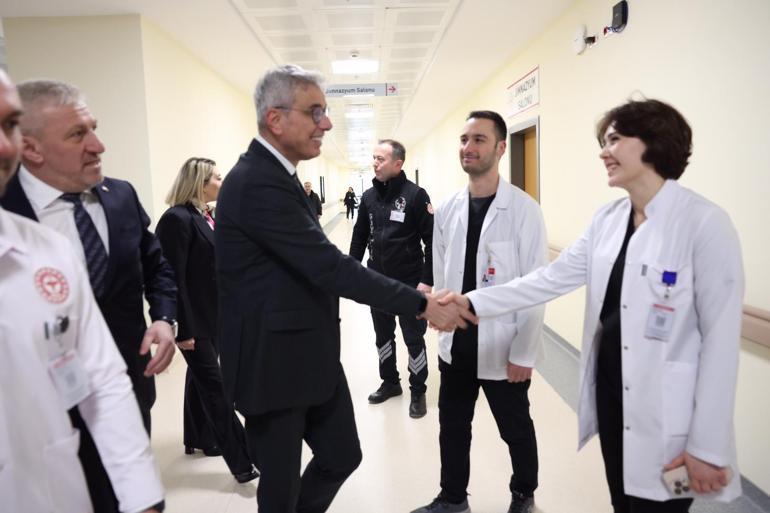 Bakan Memişoğlu: Bir buçuk milyon sağlık çalışanımız gece gündüz insanlarımıza hizmet etmek için çalışıyor