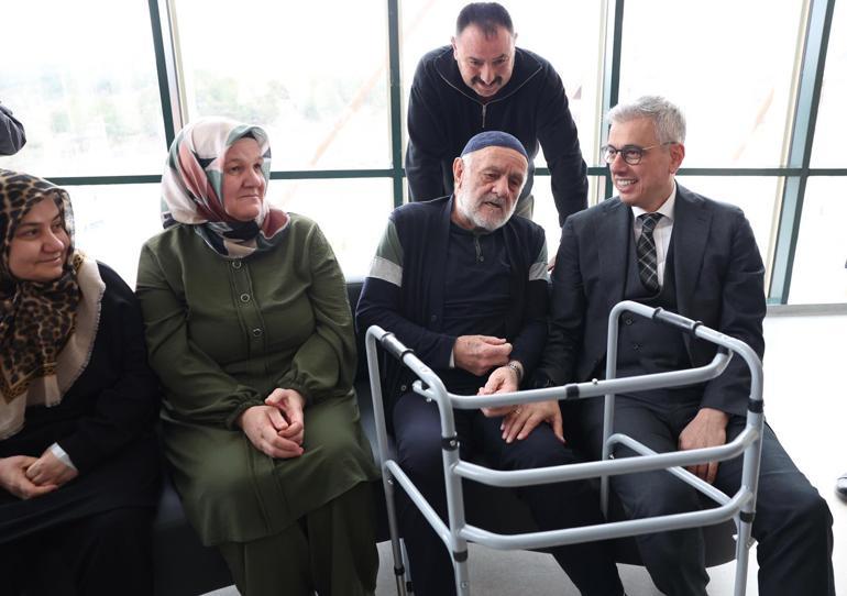 Bakan Memişoğlu: Bir buçuk milyon sağlık çalışanımız gece gündüz insanlarımıza hizmet etmek için çalışıyor