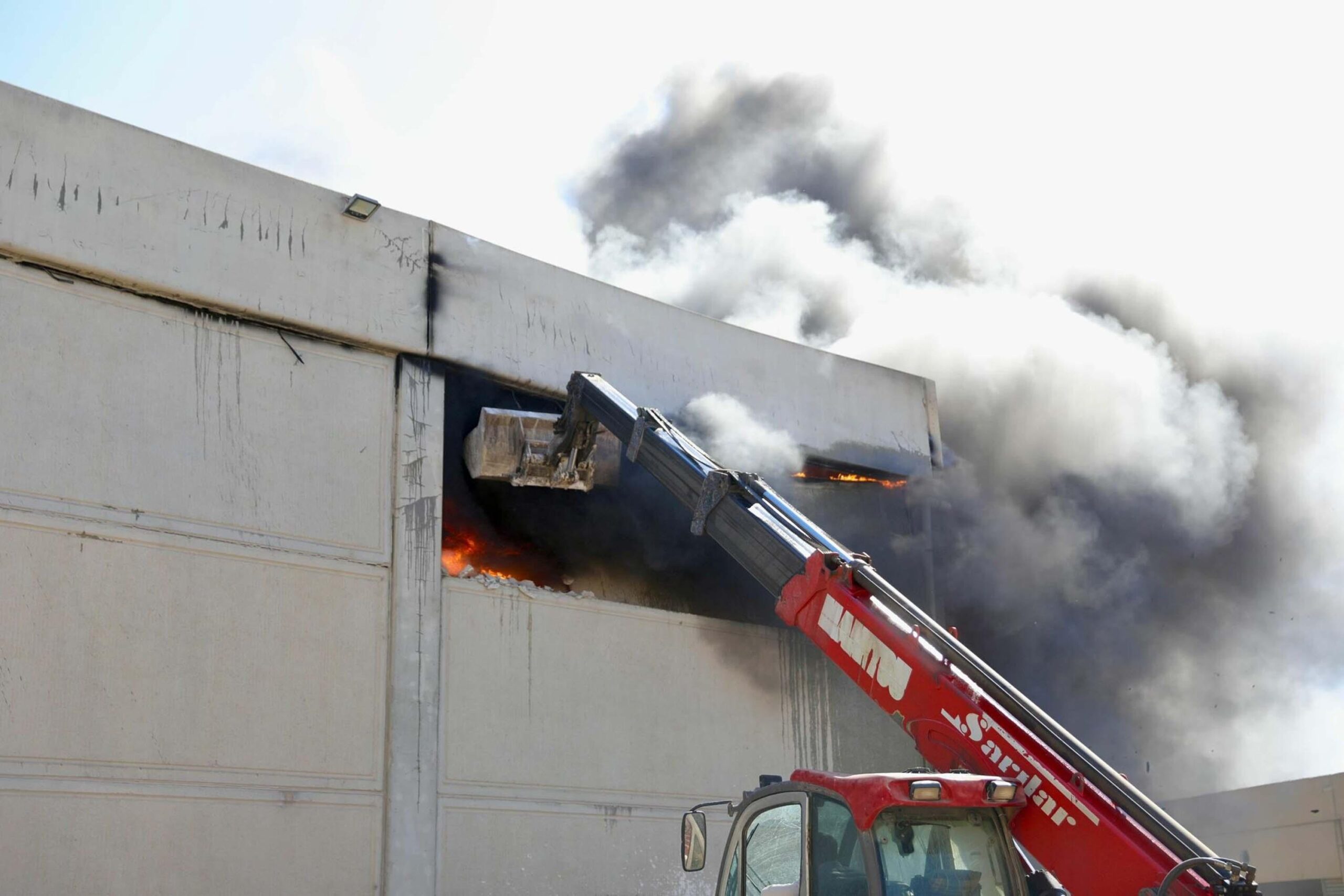 Aydın’da inşaat malzemeleri deposunda yangın
