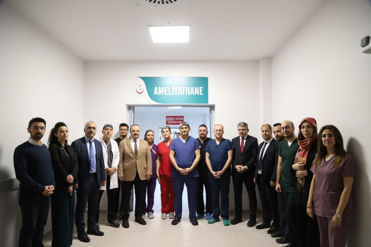 Sağlık Bilimleri Üniversitesi iş birliğiyle Aksaray’da laparoskopik kanser cerrahisi!