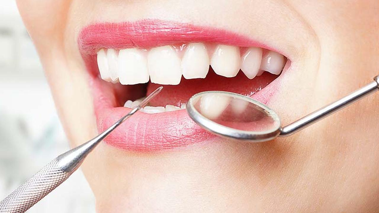 Siz de uzak durun: Dişlerinizi sinsice eritiyor, büyük zarar veriyor!