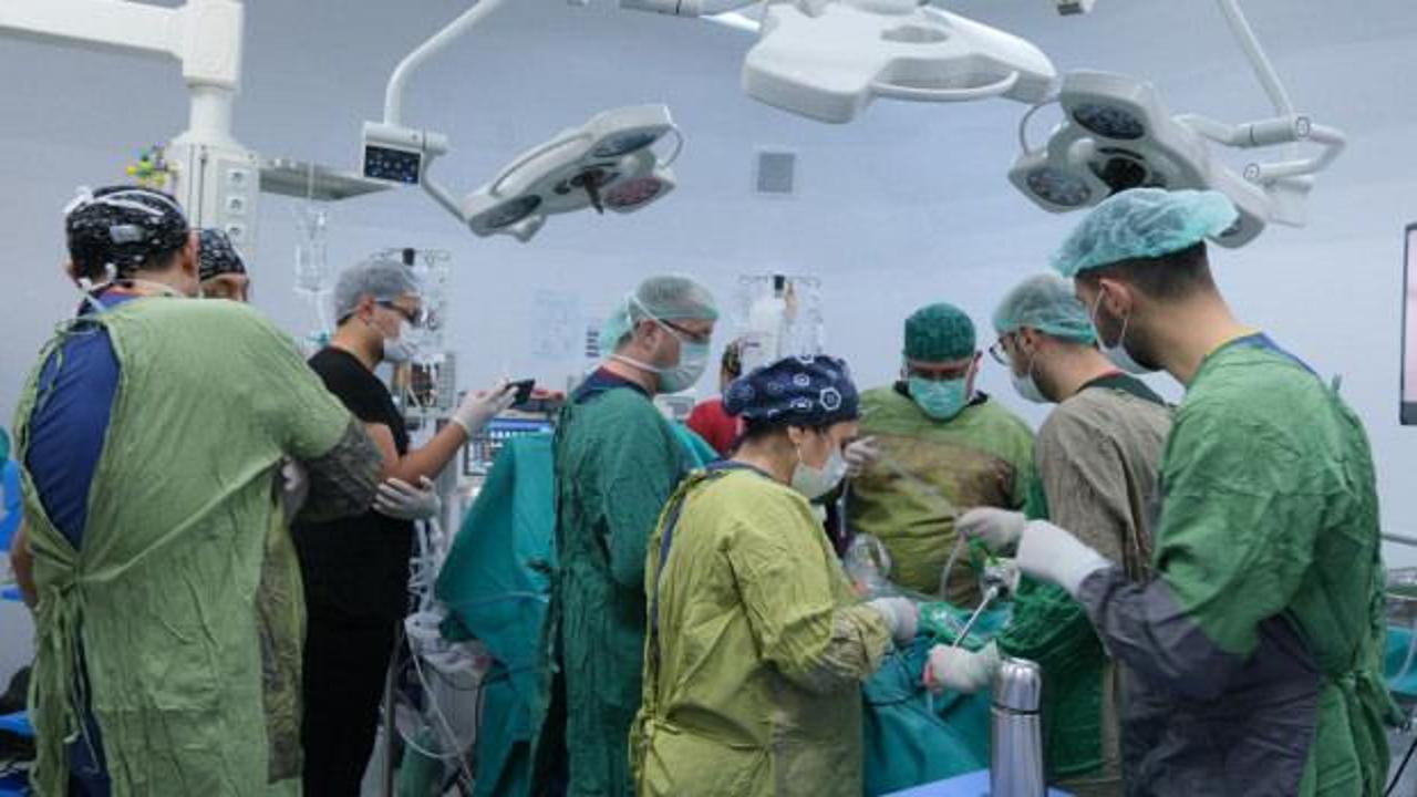 Sağlık Bilimleri Üniversitesi iş birliğiyle Aksaray’da laparoskopik kanser cerrahisi!