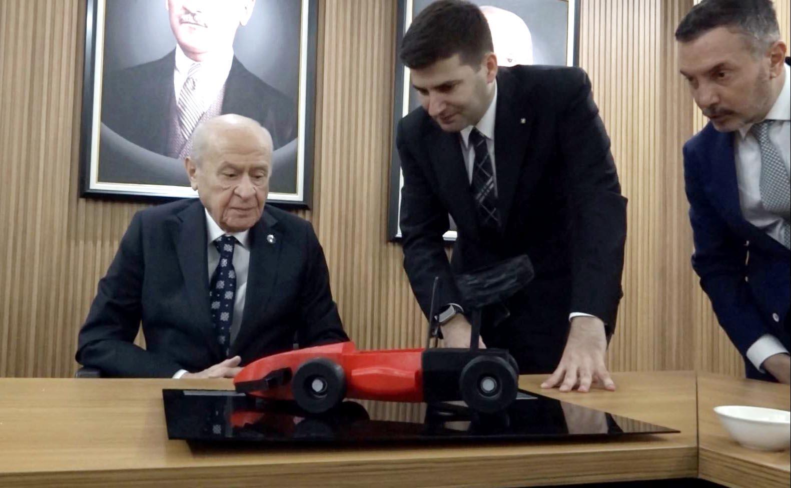 Bahçeli, Ülkü Ocakları’nın yarış arabalarına ‘Göktay’ ismini verdi