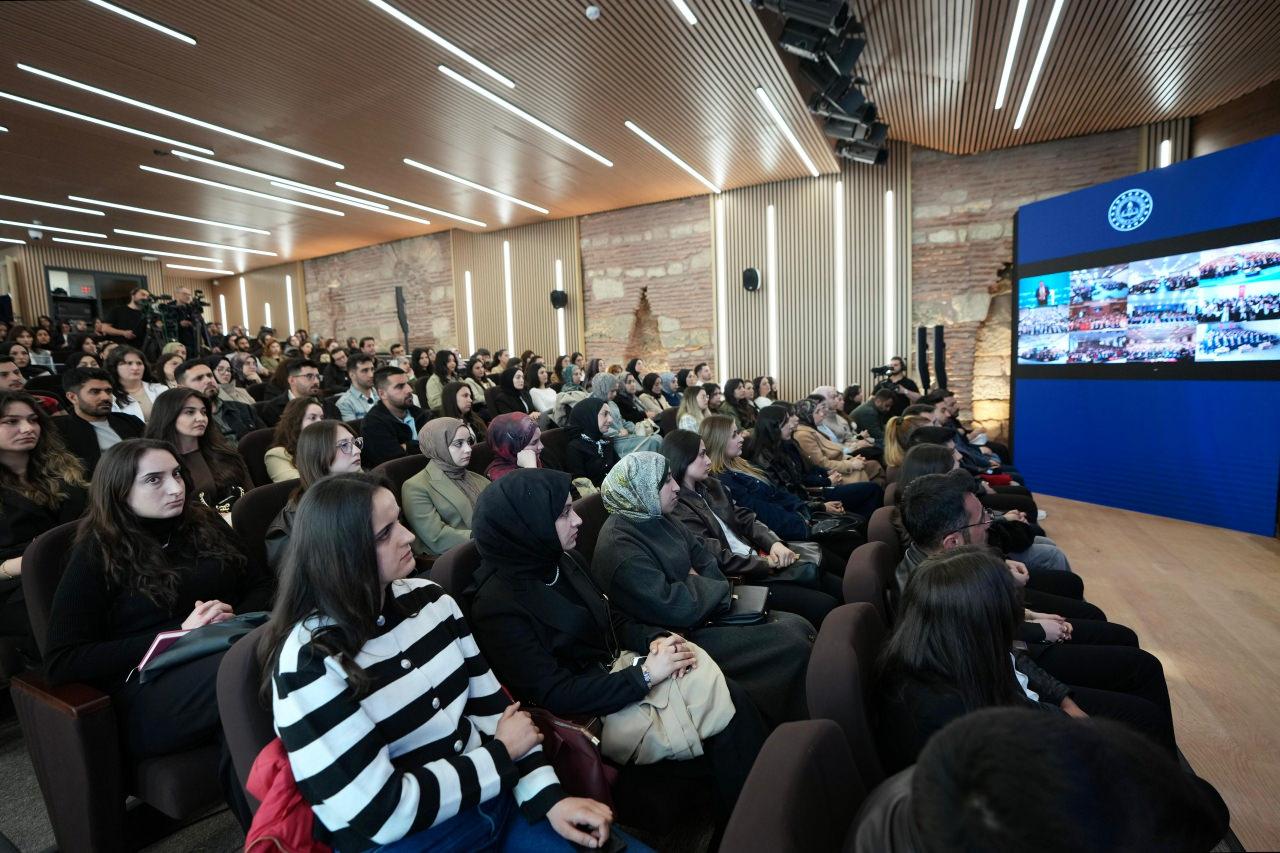 İlk ders Bakan Tekin'den! Milli Eğitim Akademisi kapılarını açtı!