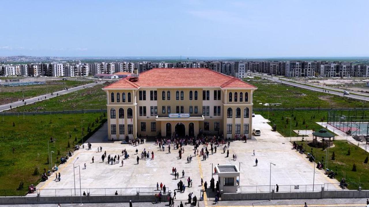 Bakan Kurum’dan 23 Nisan’da deprem bölgesi paylaşımı