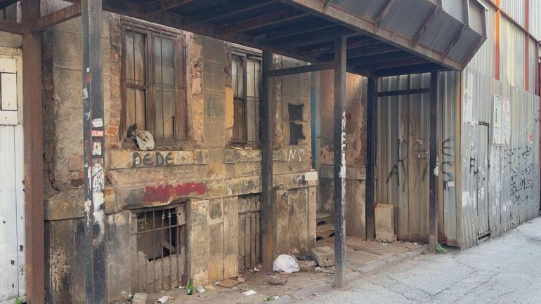 Beyoğlu'nda komşusunu bıçakla öldürüp 'kötü koku geliyor' diye ihbarda bulundu