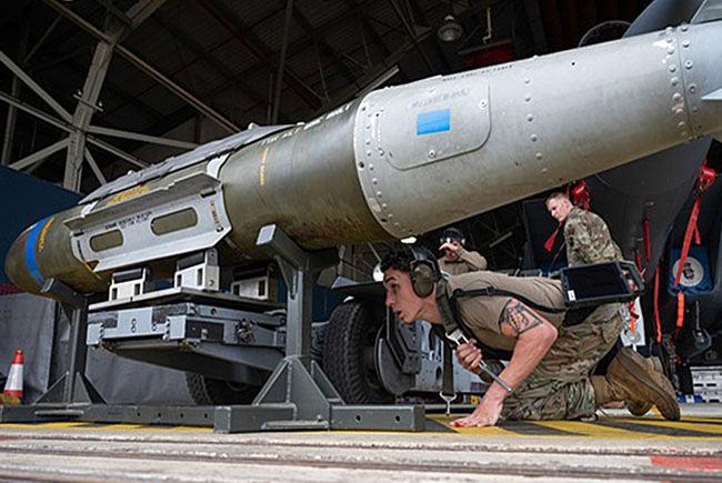 Reuters'tan çarpıcı iddia: Pentagon'un cephanesi alarmda mı?