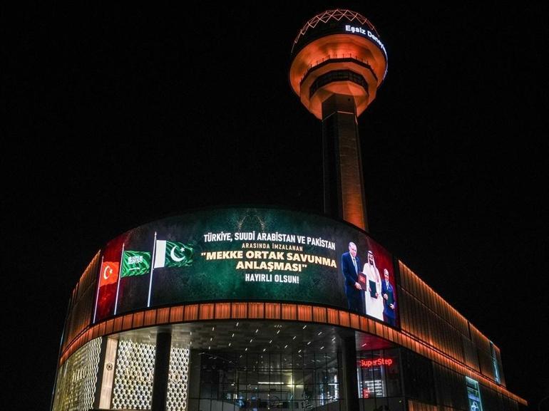 Cumhurbaşkanlığı İletişim Başkanlığı’ndan Mekke Anlaşması'na özel kampanya: Ankara ve İstanbul'un simgeleri aydınlatıldı