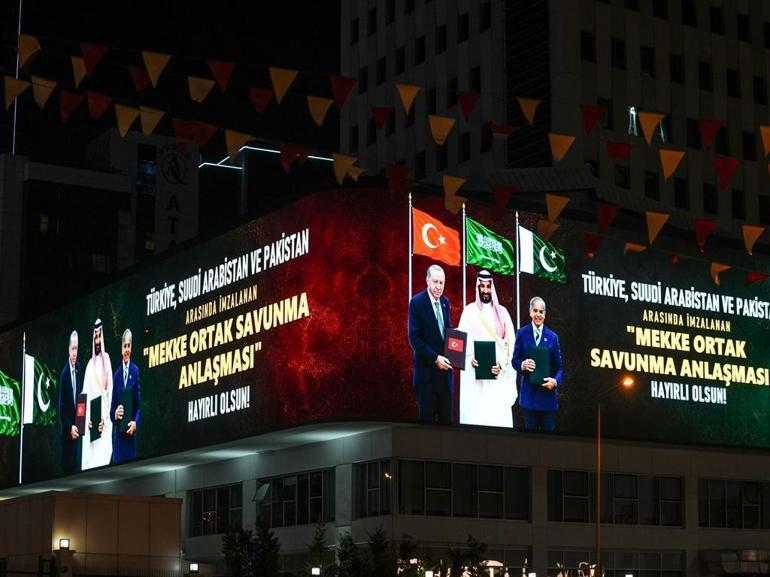 Cumhurbaşkanlığı İletişim Başkanlığı’ndan Mekke Anlaşması'na özel kampanya: Ankara ve İstanbul'un simgeleri aydınlatıldı