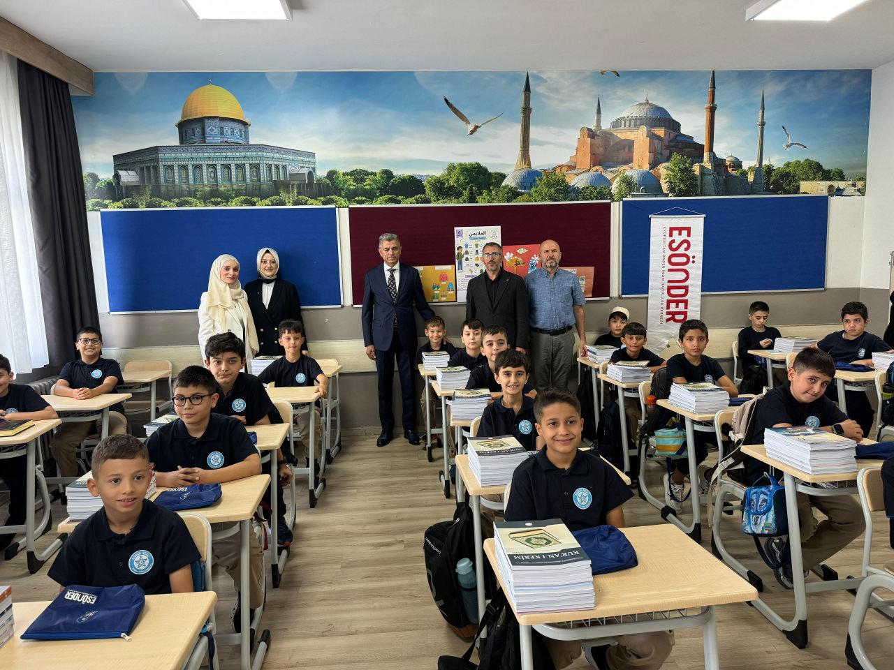 Eyüpsultan’da öğrencilerin yüzünü güldüren proje! 13 okulda “Aramıza Hoş Geldin” sürprizi